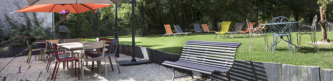 terrasse et jardin du gîte